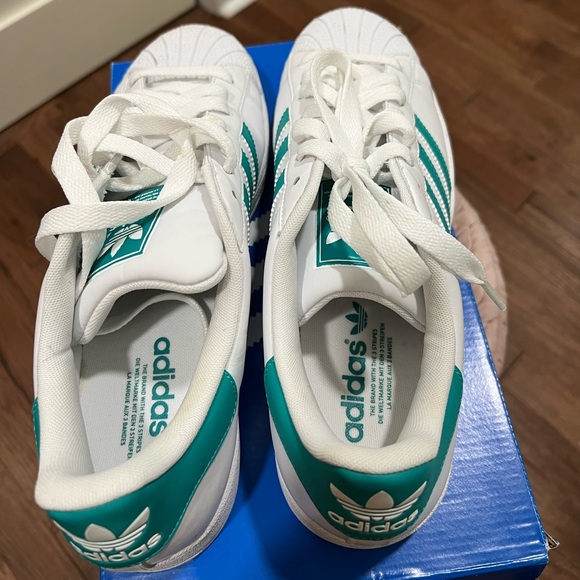 Men’s size 9 Adidas - Picture 4 of 6